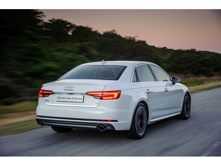 Chrom-Zierleiste f&uuml;r Kofferraum Audi A4 s&eacute;rie 4 15-26