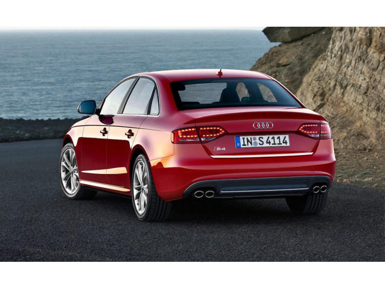 Chrom-Zierleiste f&uuml;r Kofferraum Audi S4 08-11 s&eacute;rie 3 & Audi S4 11-16 s&eacute;rie 3 phase 2