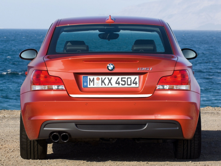Chrom-Zierleiste f&uuml;r Kofferraum BMW S&eacute;rie 1 E81 07-11 & BMW S&eacute;rie 1 E82 07-13 coup&eacute;