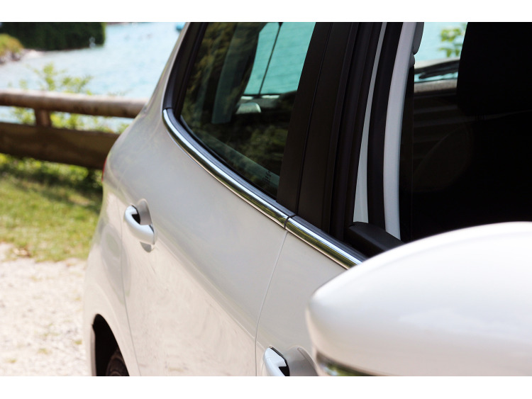Chromleiste f&uuml;r die untere Fensterkontur Peugeot 208 12-15 & Peugeot 208 phase 2 15-19