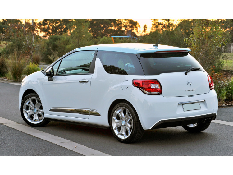Chromzierleiste f&uuml;r Spoiler-Kontur Citro&euml;n DS 3