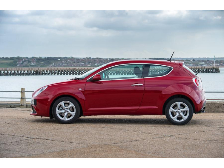 Zier-Chromleiste f&uuml;r seitliche Autofensterkonturen Alfa Romeo Mito